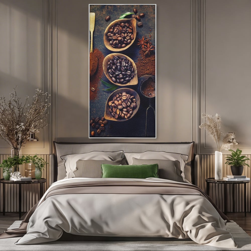 Tablou canvas cu tablou cu boabe de cafea in linguri de lemn, in rama de aluminiu argintiu, pe perete intr-un dormitor